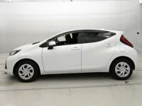 Toyota AQUA лот № 30049 оценка R  с аукциона в Японии 3