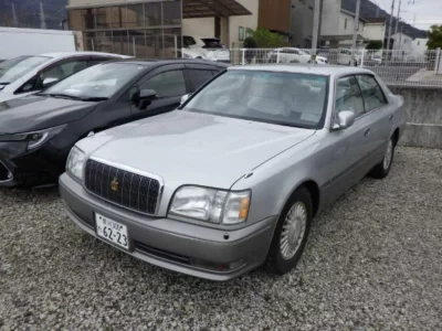 Toyota CROWN  с аукциона в Японии