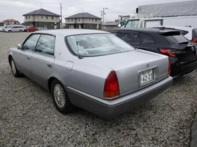 Toyota CROWN  с аукциона в Японии