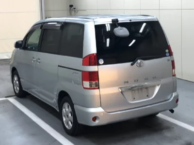 Toyota NOAH  с аукциона в Японии