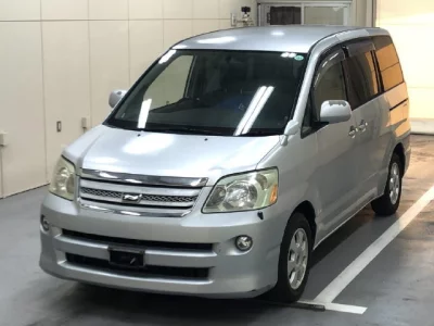 Toyota NOAH  с аукциона в Японии