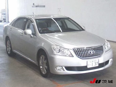 Toyota CROWN  с аукциона в Японии