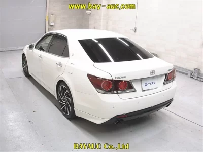 Toyota CROWN  с аукциона в Японии