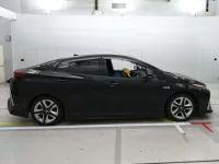 Toyota PRIUS PHV лот № 30062 оценка 3.5  с аукциона в Японии 2