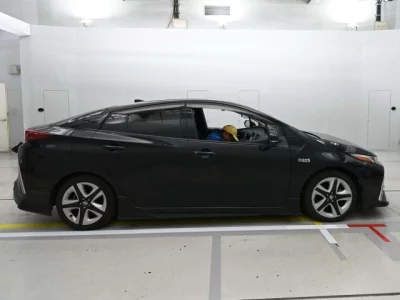 Toyota PRIUS PHV  с аукциона в Японии