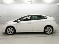 Toyota PRIUS лот № 30076 оценка R  с аукциона в Японии 3