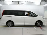 Toyota NOAH лот № 30074 оценка 4  с аукциона в Японии 2