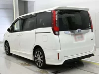 Toyota NOAH лот № 30074 оценка 4  с аукциона в Японии 5