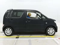 Suzuki WAGON R лот № 13006 оценка 3.5  с аукциона в Японии 2
