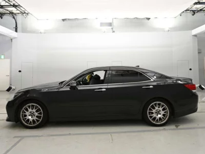 Toyota CROWN  с аукциона в Японии