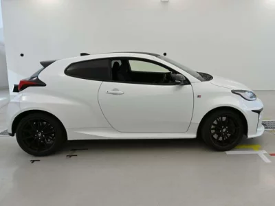 Toyota YARIS  с аукциона в Японии