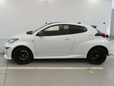 Toyota YARIS  с аукциона в Японии