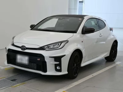 Toyota YARIS  с аукциона в Японии