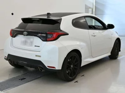 Toyota YARIS  с аукциона в Японии