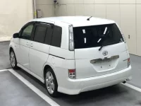 Toyota ISIS лот № 1028 оценка 4.5  с аукциона в Японии 1