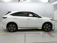 Toyota HARRIER лот № 30099 оценка 3.5  с аукциона в Японии 2