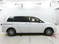 Toyota ISIS лот № 90205 оценка 3  с аукциона в Японии 2