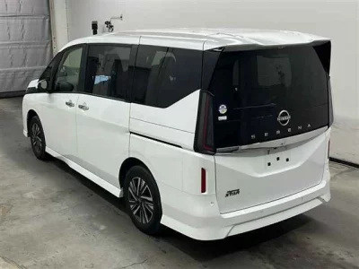 Nissan SERENA  с аукциона в Японии