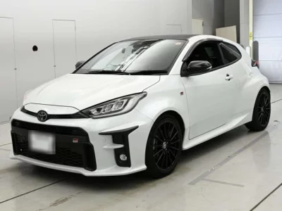 Toyota YARIS  с аукциона в Японии