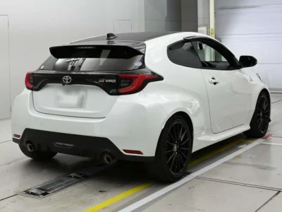 Toyota YARIS  с аукциона в Японии