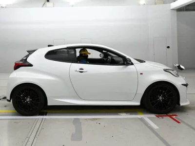 Toyota YARIS  с аукциона в Японии