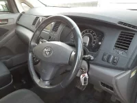 Toyota ISIS лот № 90218 оценка 3.5  с аукциона в Японии 8