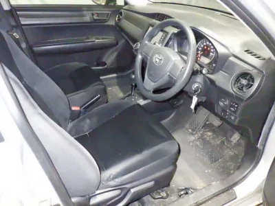 Toyota COROLLA AXIO  с аукциона в Японии