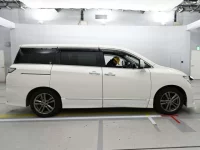 Nissan ELGRAND лот № 30126 оценка 4  с аукциона в Японии 2
