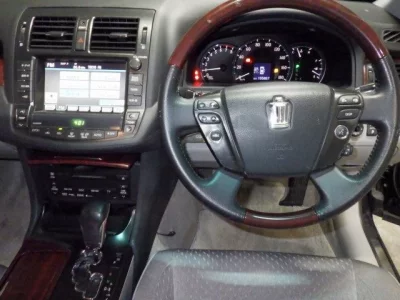 Toyota CROWN  с аукциона в Японии
