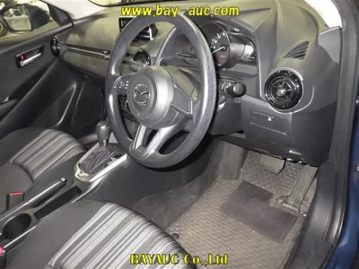 Mazda MAZDA2  с аукциона в Японии