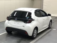 Toyota YARIS лот № 2311 оценка R  с аукциона в Японии 3