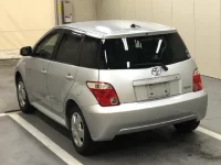 Toyota IST лот № 1073 оценка R  с аукциона в Японии 1