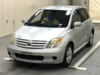 Toyota IST лот № 1073 оценка R  с аукциона в Японии 2
