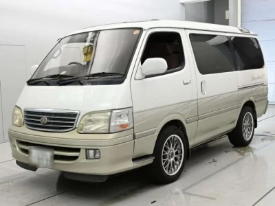 Toyota HIACE  с аукциона в Японии