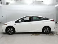 Toyota PRIUS PHV лот № 30155 оценка 4  с аукциона в Японии 3