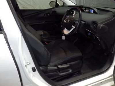 Toyota PRIUS  с аукциона в Японии