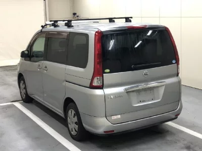 Nissan SERENA  с аукциона в Японии