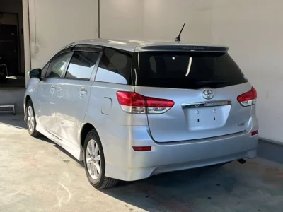 Toyota WISH  с аукциона в Японии
