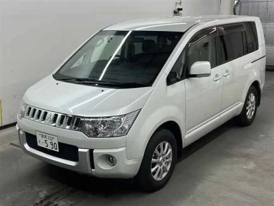 Mitsubishi DELICA D5