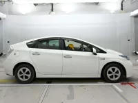 Toyota PRIUS PHV лот № 36367 оценка 3.5  с аукциона в Японии 2