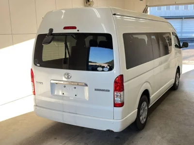 Toyota HIACE  с аукциона в Японии