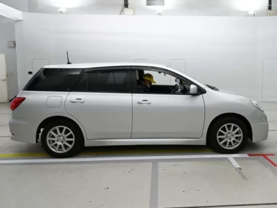 Nissan WINGROAD  с аукциона в Японии