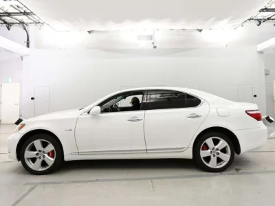 Lexus LS  с аукциона в Японии