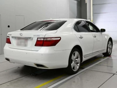 Lexus LS  с аукциона в Японии