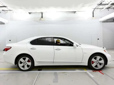 Lexus LS  с аукциона в Японии