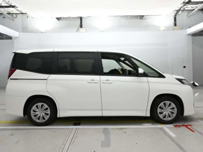 Toyota NOAH  с аукциона в Японии