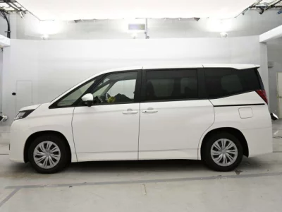 Toyota NOAH  с аукциона в Японии