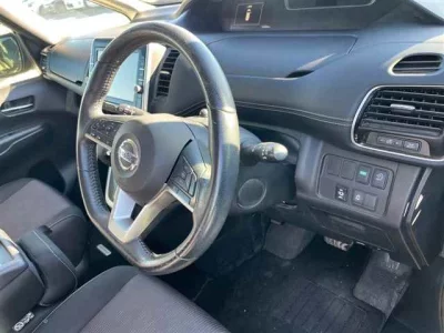 Nissan SERENA  с аукциона в Японии