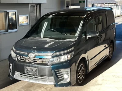 Toyota VOXY  с аукциона в Японии