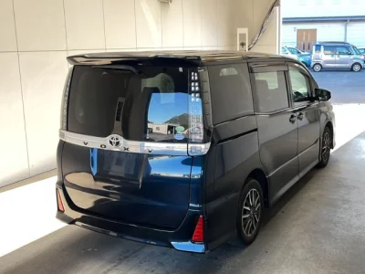 Toyota VOXY  с аукциона в Японии
